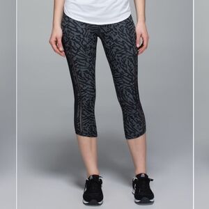 Lululemon Hot To Street Crop leggings. Grey and black patterns. 21 1/2". Size 8.